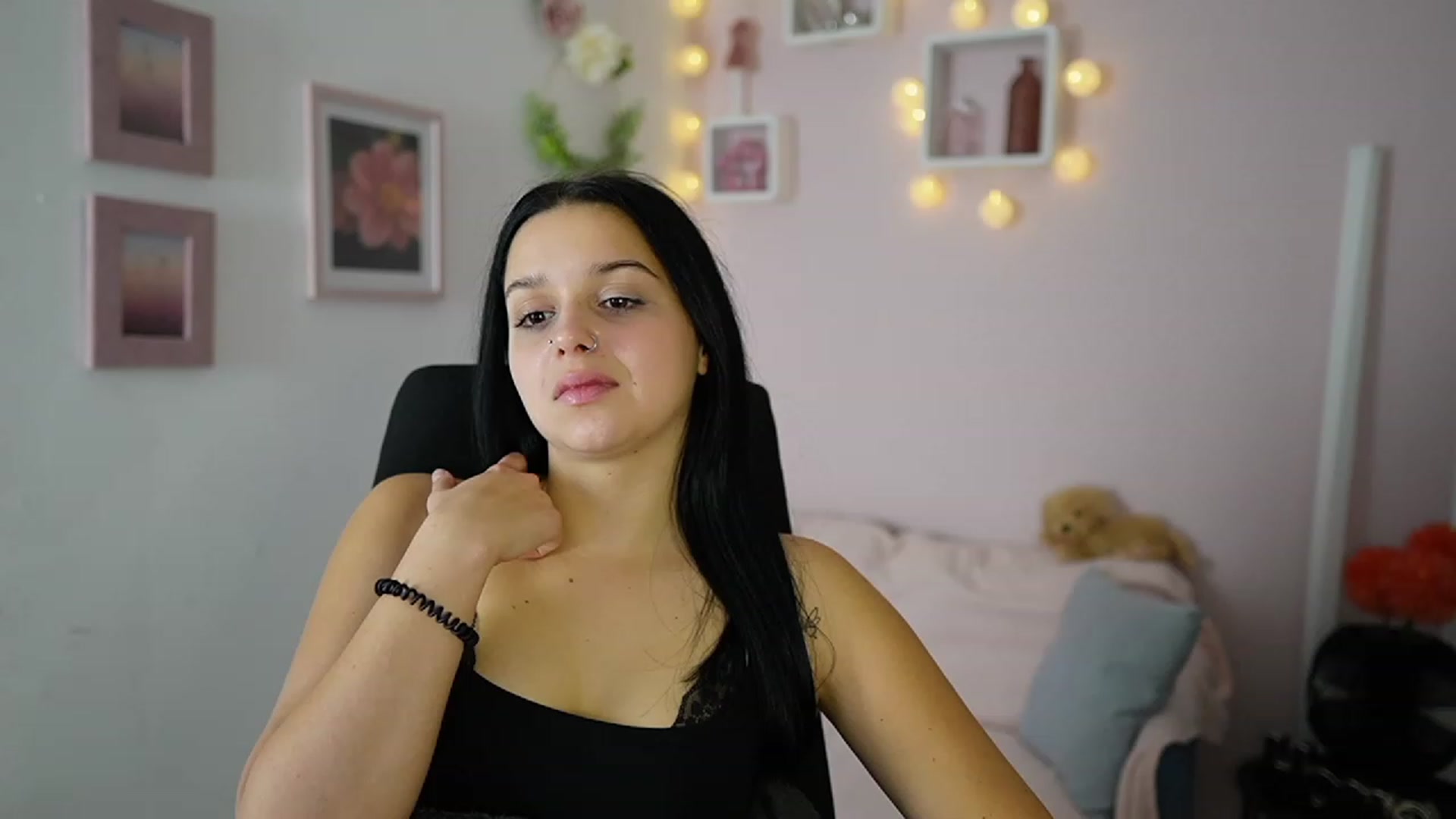 Gallery image thumbnail from Sola_Zola18's myfreecams stream on, 10/23/2023, 22:45 image 9 of 20
