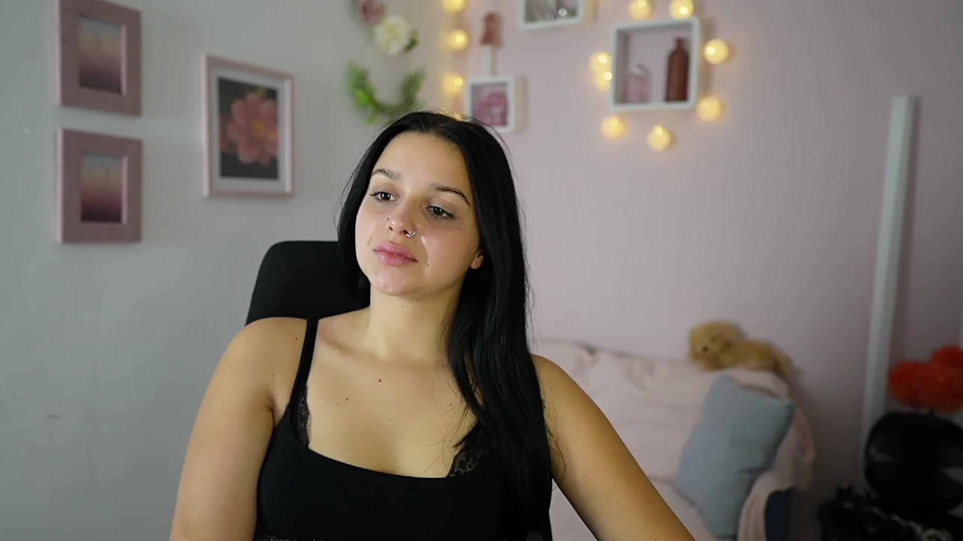 Gallery image thumbnail from Sola_Zola18's myfreecams stream on, 10/23/2023, 22:45 image 10 of 20