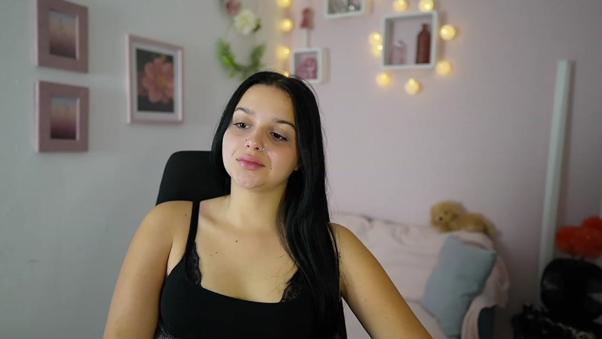 Gallery image thumbnail from Sola_Zola18's myfreecams stream on, 10/23/2023, 22:45 image 13 of 20