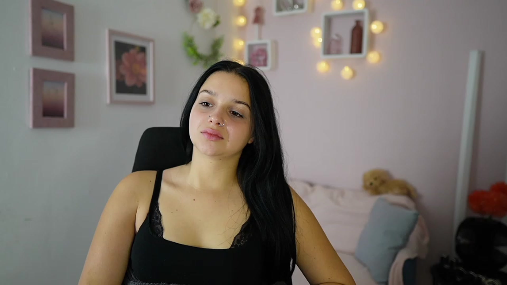 Gallery image thumbnail from Sola_Zola18's myfreecams stream on, 10/23/2023, 22:45 image 18 of 20
