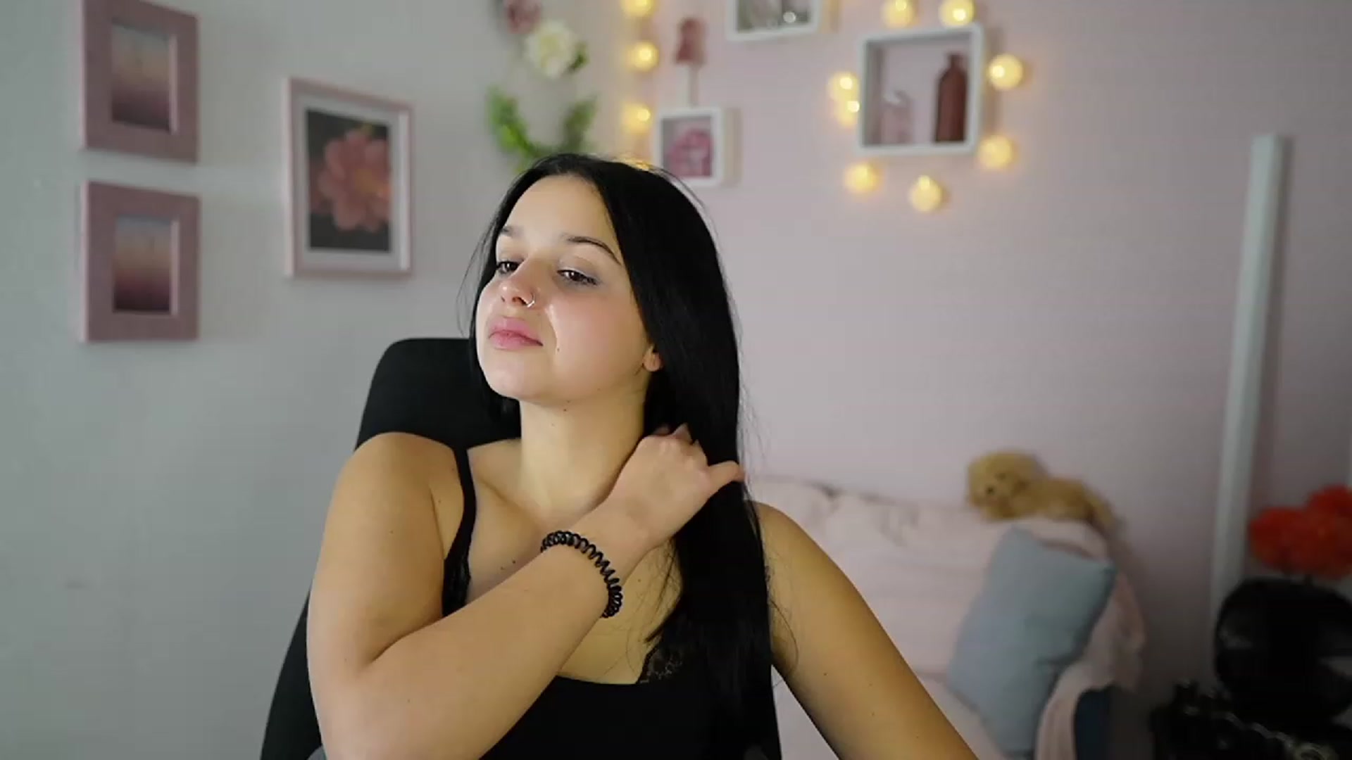 Gallery image thumbnail from Sola_Zola18's myfreecams stream on, 10/23/2023, 22:45 image 11 of 20