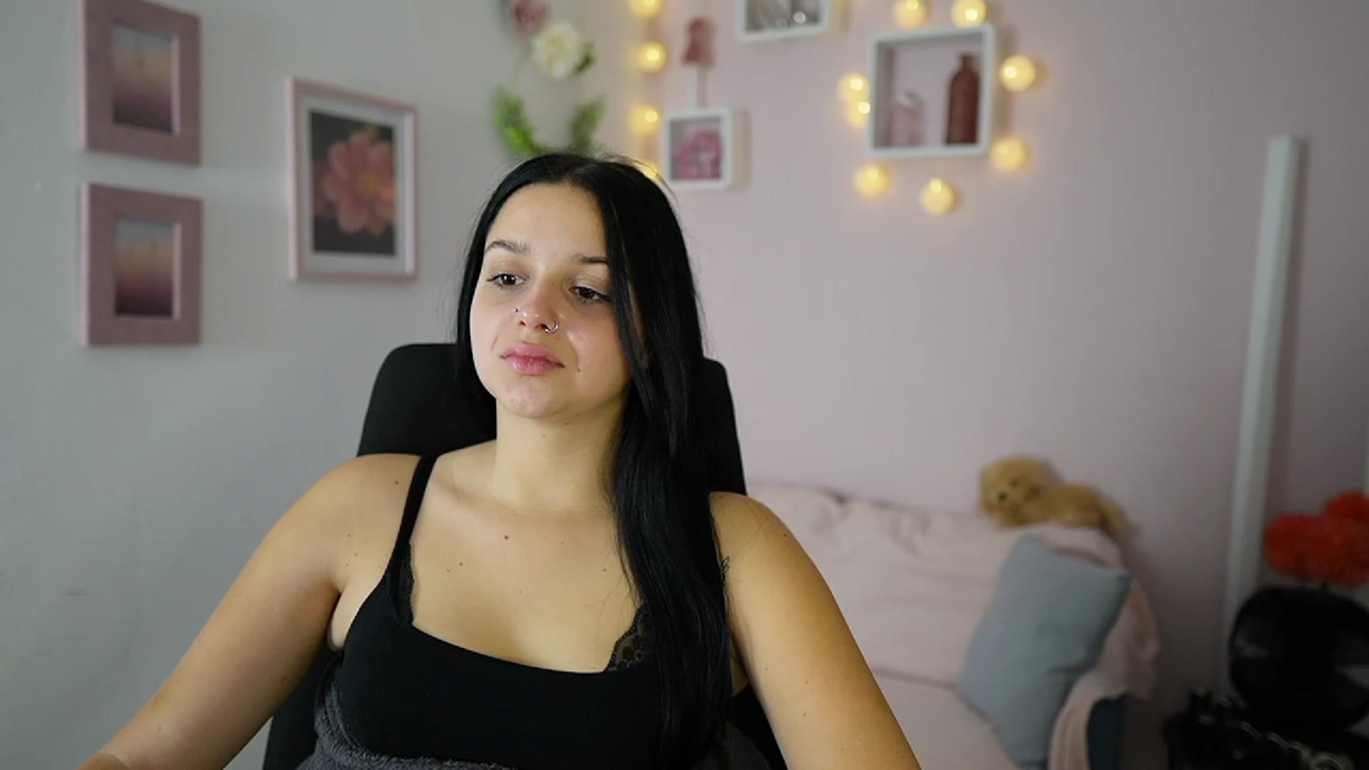 Gallery image thumbnail from Sola_Zola18's myfreecams stream on, 10/23/2023, 22:45 image 3 of 20
