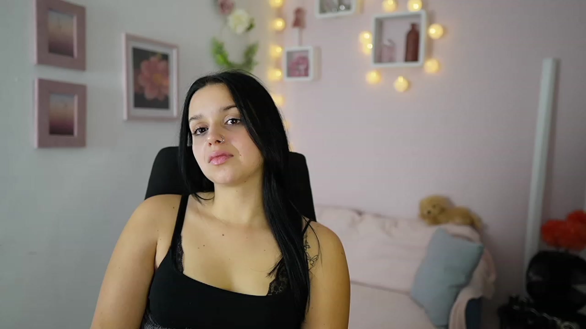 Gallery image thumbnail from Sola_Zola18's myfreecams stream on, 10/23/2023, 22:45 image 8 of 20