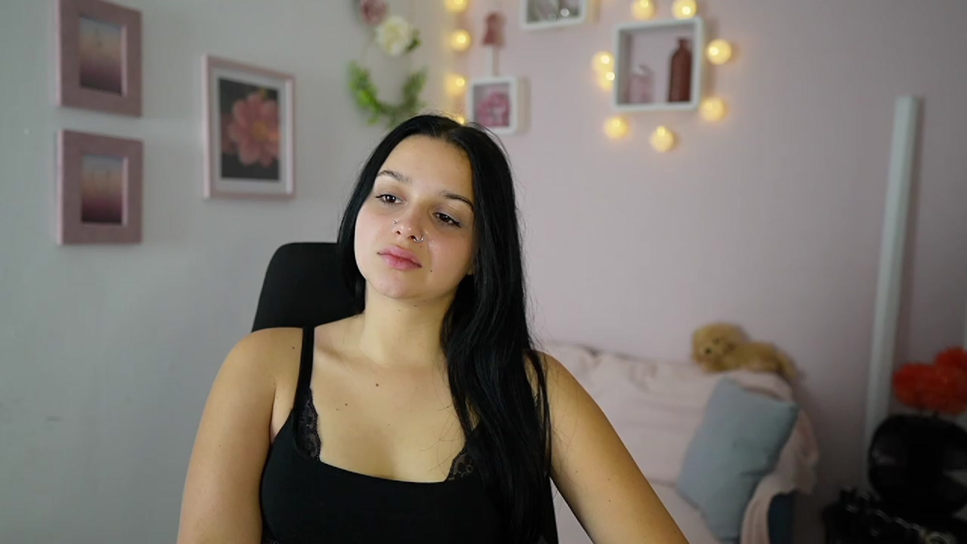 Gallery image thumbnail from Sola_Zola18's myfreecams stream on, 10/23/2023, 22:45 image 20 of 20