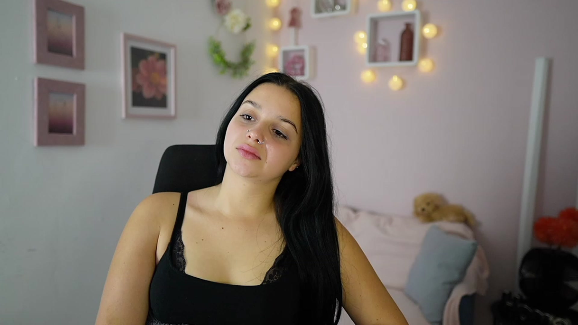 Gallery image thumbnail from Sola_Zola18's myfreecams stream on, 10/23/2023, 22:45 image 16 of 20