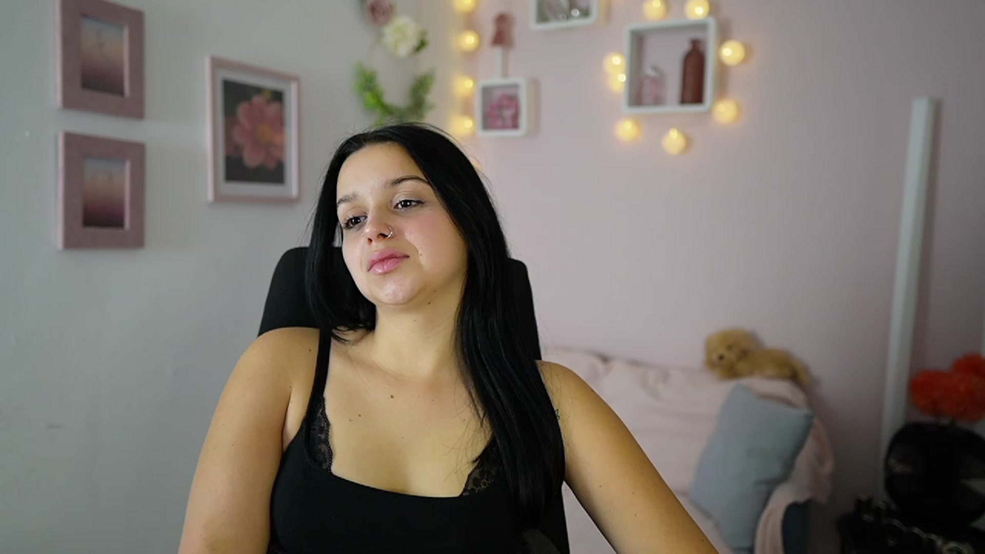 Gallery image thumbnail from Sola_Zola18's myfreecams stream on, 10/23/2023, 22:45 image 14 of 20
