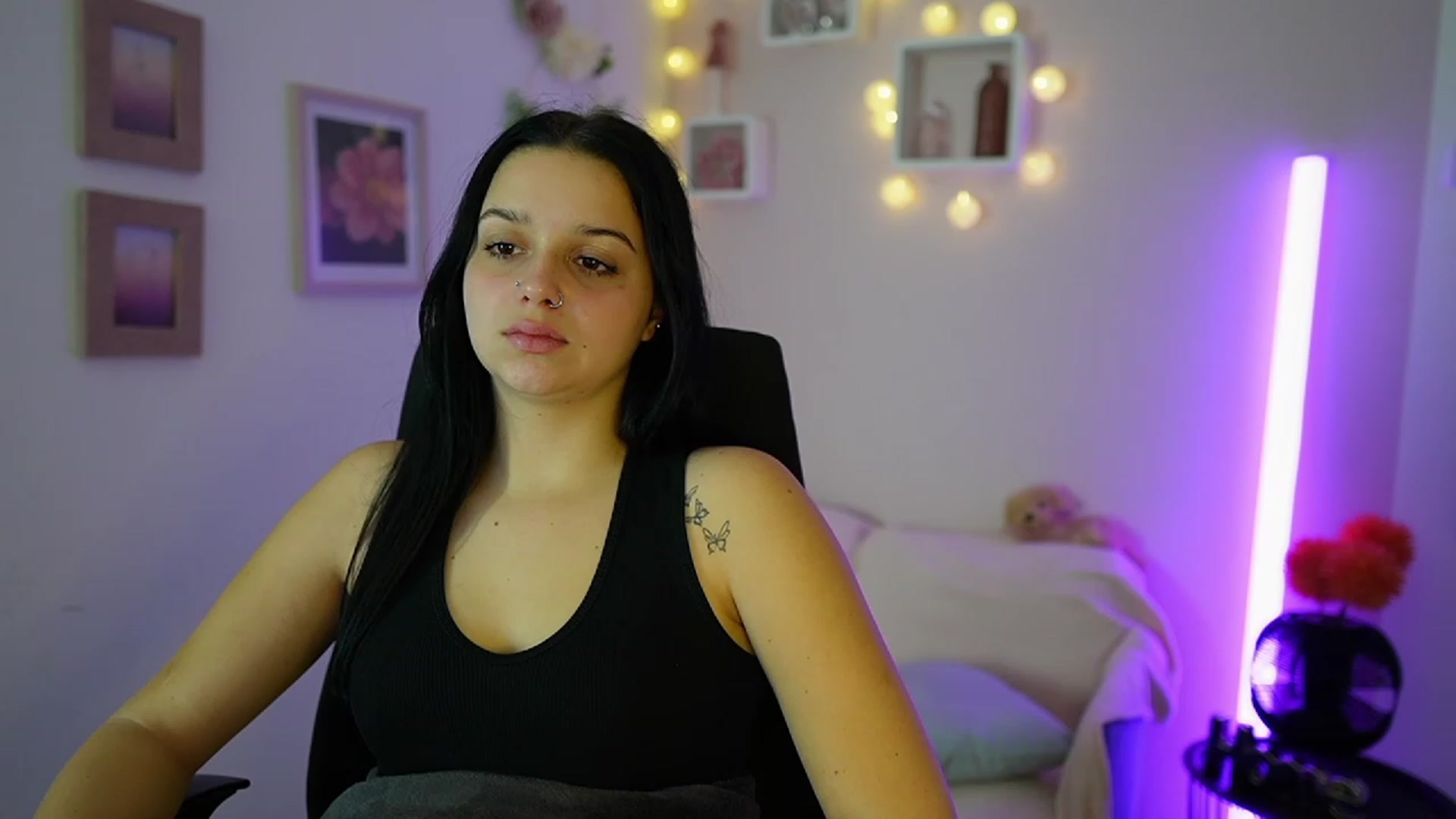 Gallery image thumbnail from Sola_Zola18's myfreecams stream on, 10/25/2023, 19:18 image 2 of 20