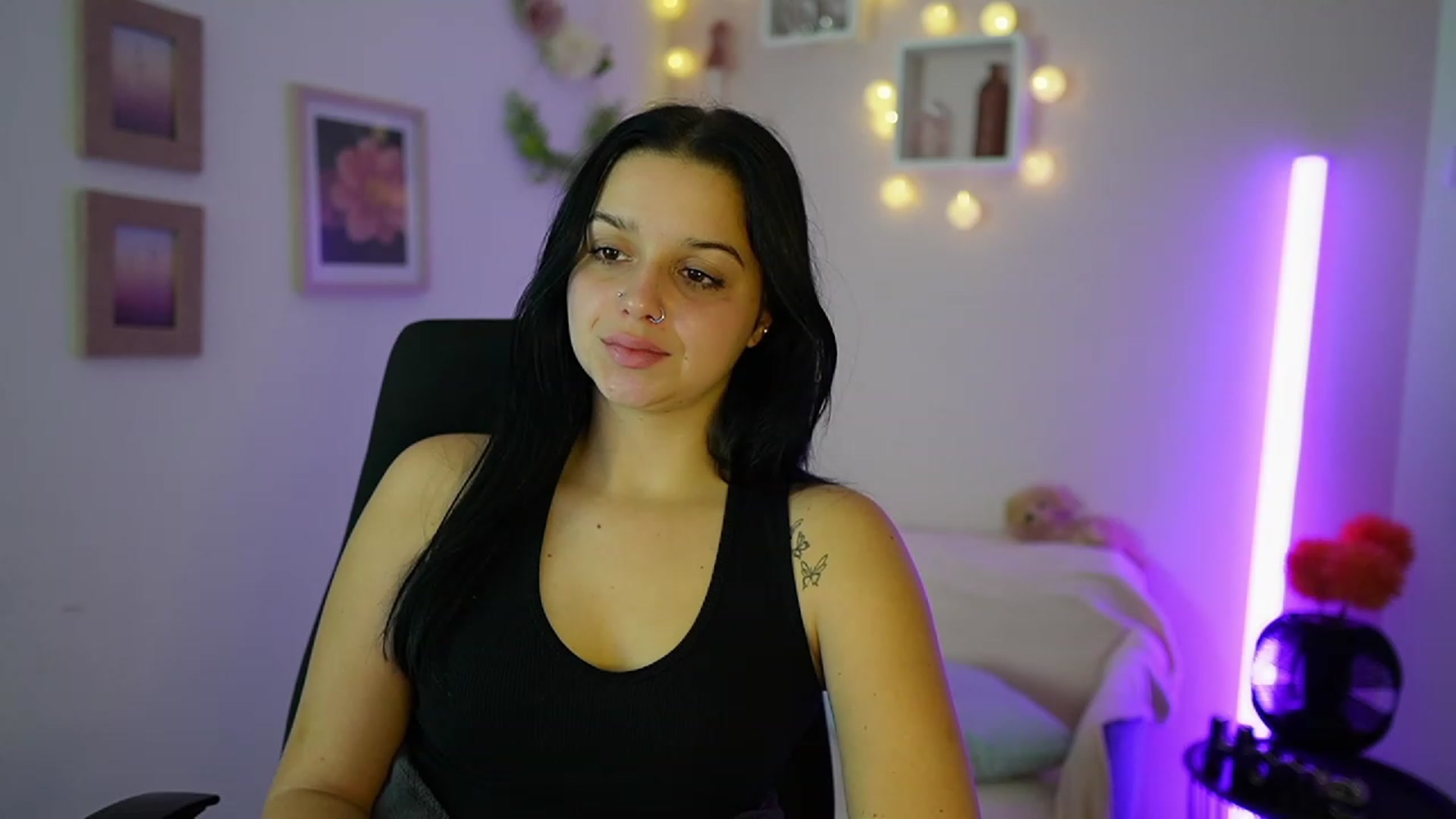 Gallery image thumbnail from Sola_Zola18's myfreecams stream on, 10/25/2023, 19:18 image 19 of 20