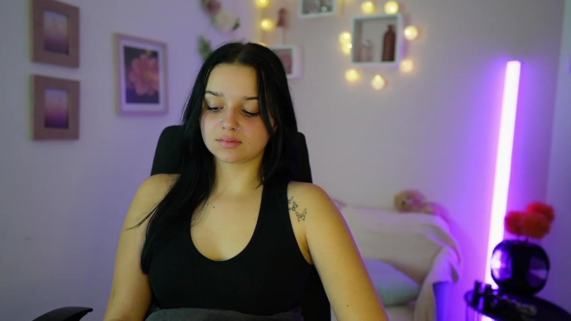 Gallery image thumbnail from Sola_Zola18's myfreecams stream on, 10/25/2023, 19:18 image 5 of 20