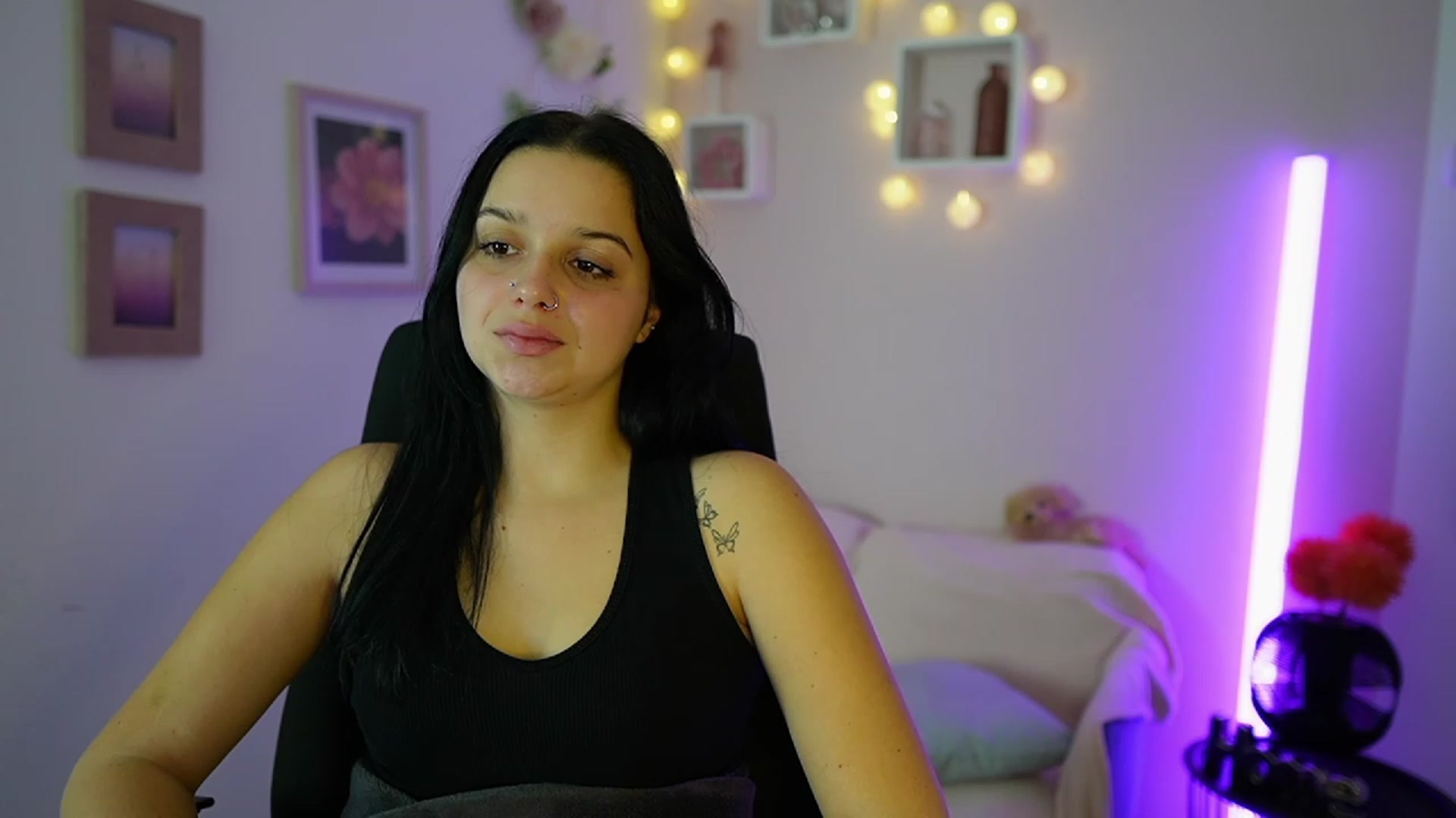 Gallery image thumbnail from Sola_Zola18's myfreecams stream on, 10/25/2023, 19:18 image 16 of 20