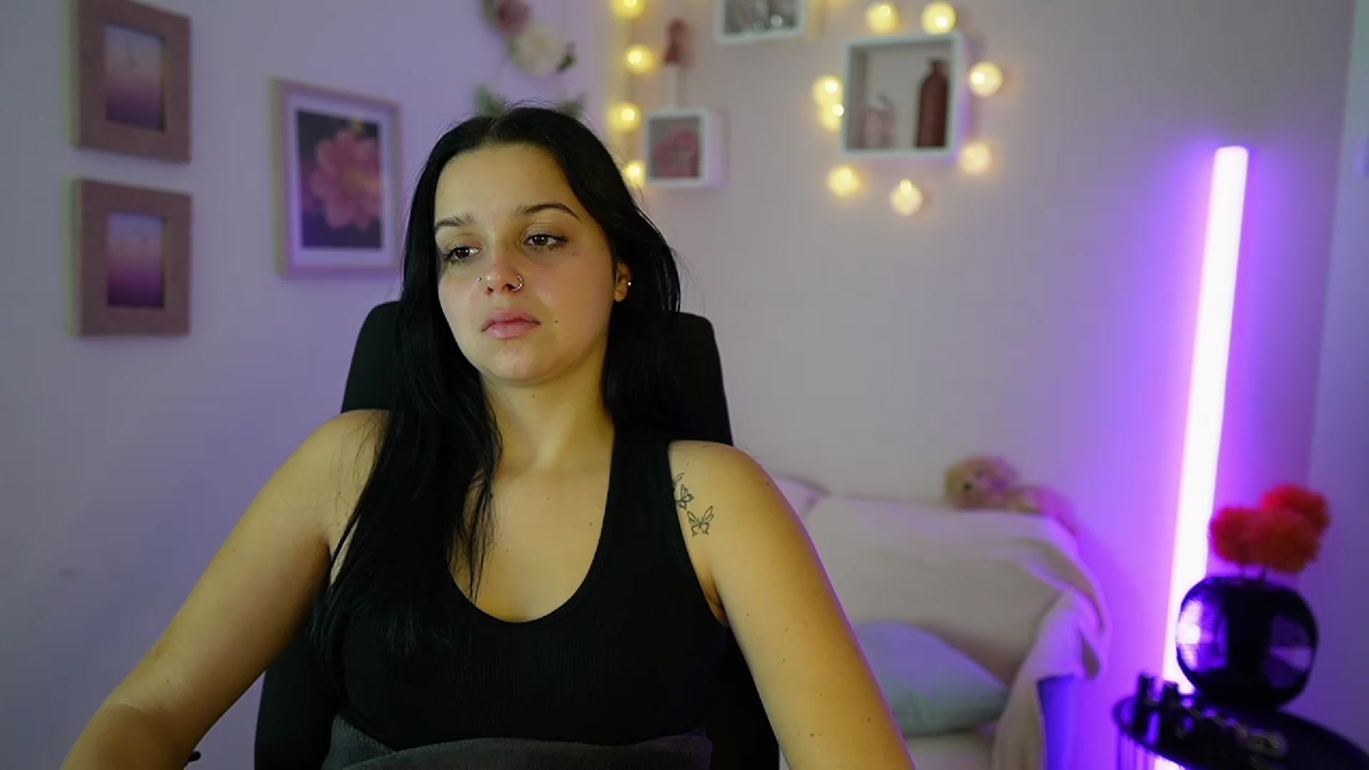 Gallery image thumbnail from Sola_Zola18's myfreecams stream on, 10/25/2023, 19:18 image 17 of 20