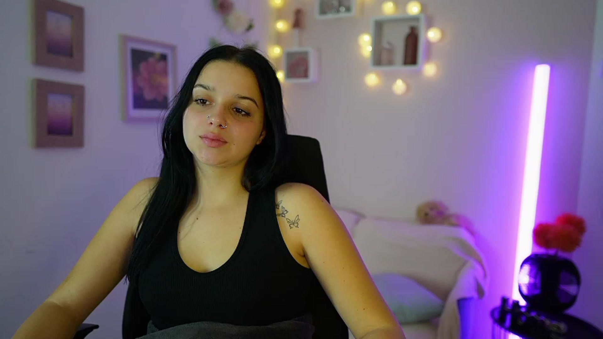 Gallery image thumbnail from Sola_Zola18's myfreecams stream on, 10/25/2023, 19:18 image 3 of 20