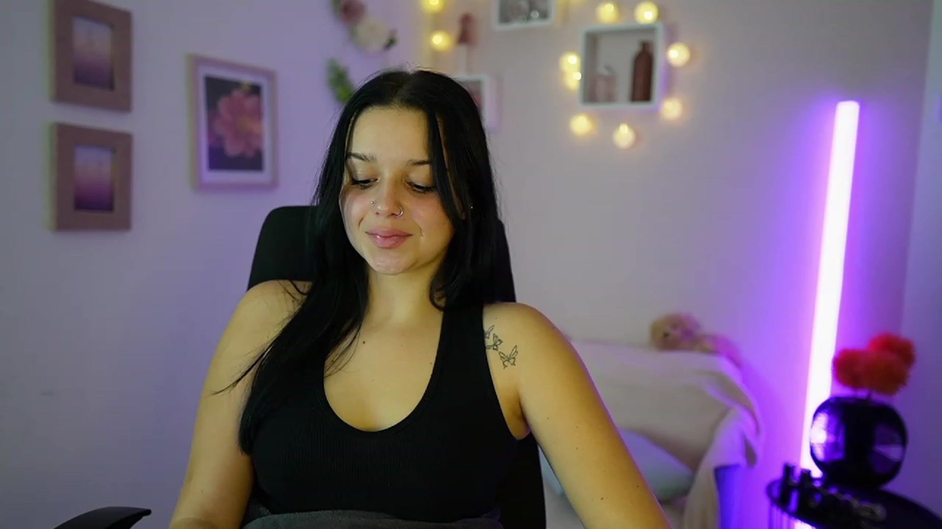 Gallery image thumbnail from Sola_Zola18's myfreecams stream on, 10/25/2023, 19:18 image 6 of 20