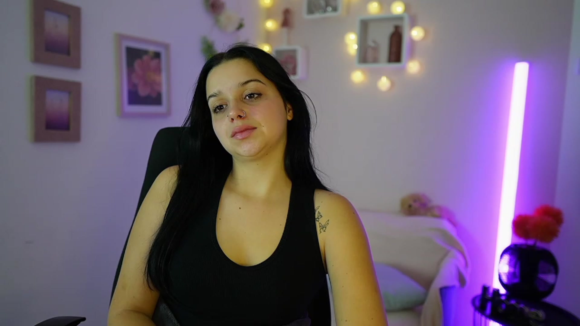 Gallery image thumbnail from Sola_Zola18's myfreecams stream on, 10/25/2023, 19:18 image 18 of 20