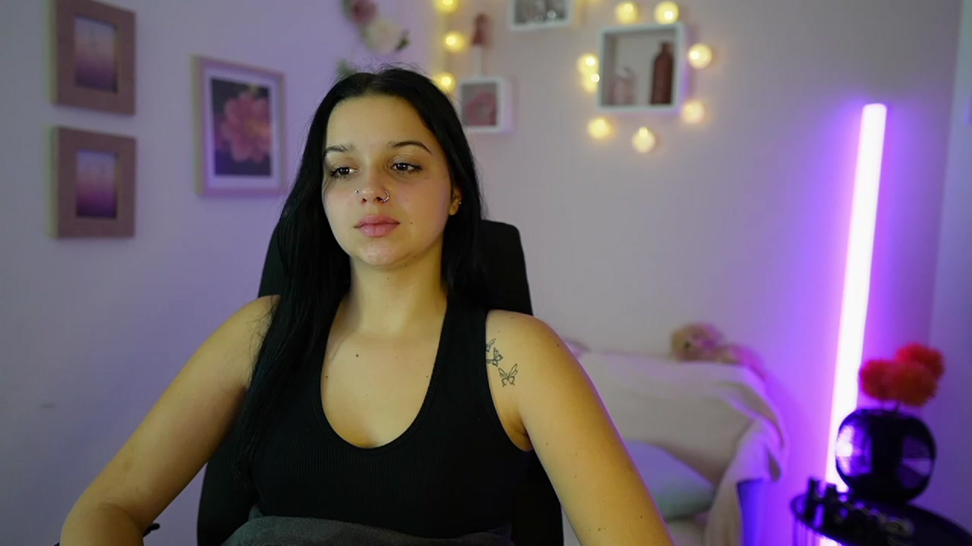 Gallery image thumbnail from Sola_Zola18's myfreecams stream on, 10/25/2023, 19:18 image 1 of 20
