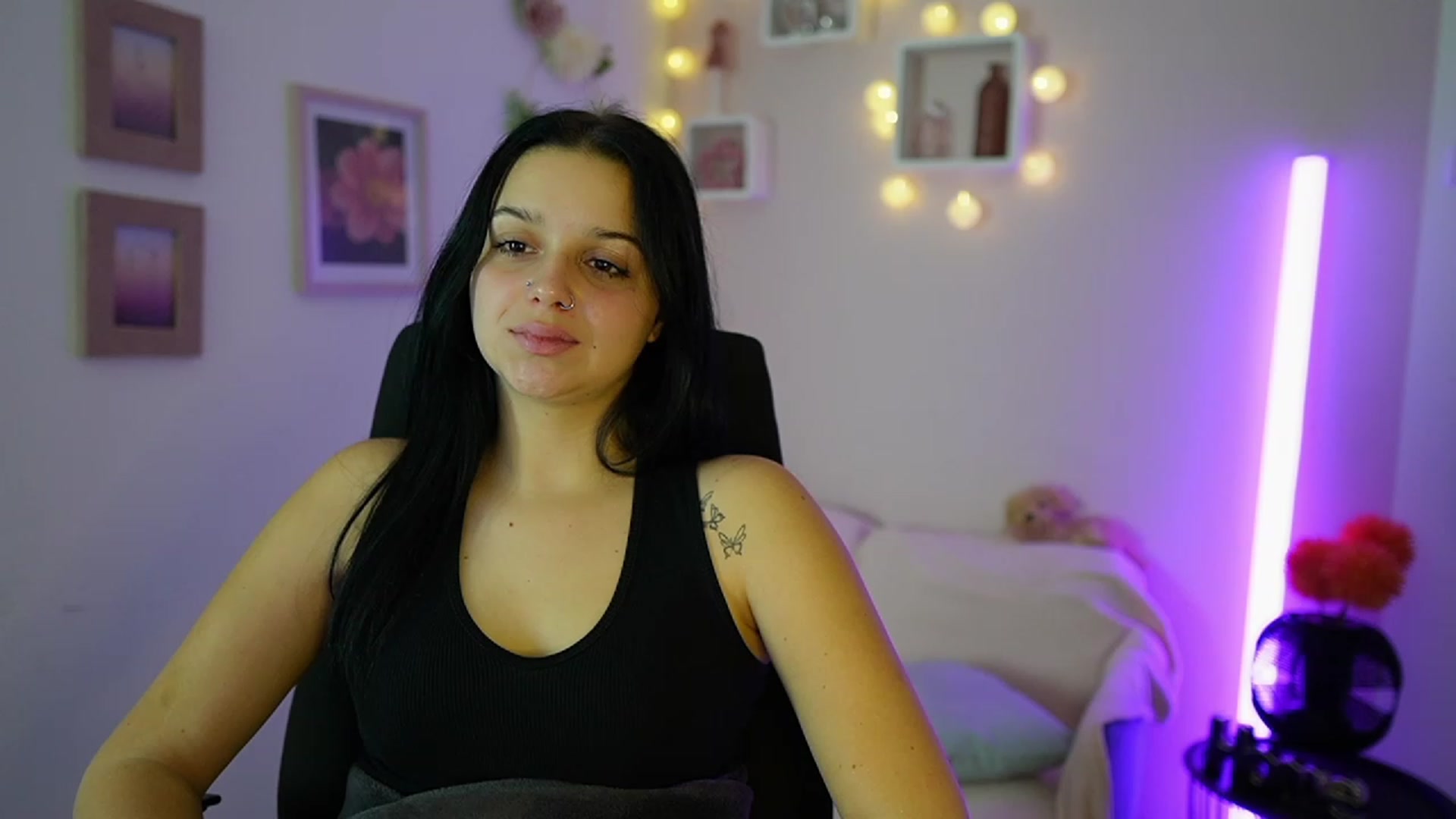Gallery image thumbnail from Sola_Zola18's myfreecams stream on, 10/25/2023, 19:18 image 12 of 20