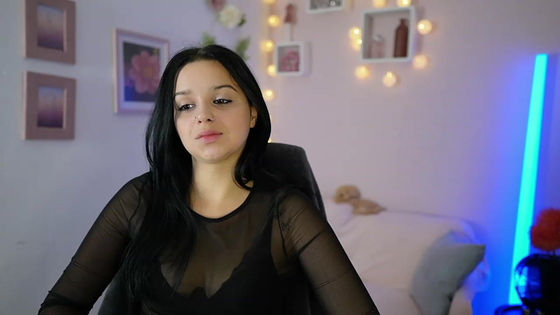 Gallery image thumbnail from Sola_Zola18's myfreecams stream on, 10/31/2023, 21:46 image 14 of 20