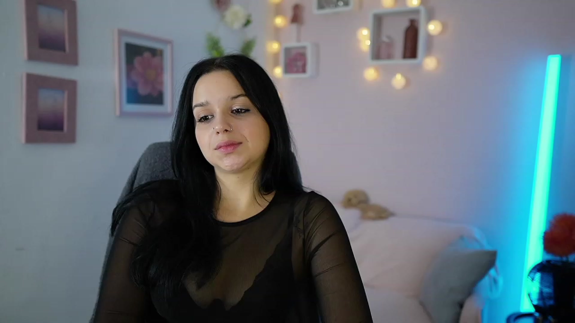Gallery image thumbnail from Sola_Zola18's myfreecams stream on, 10/31/2023, 22:57 image 18 of 20