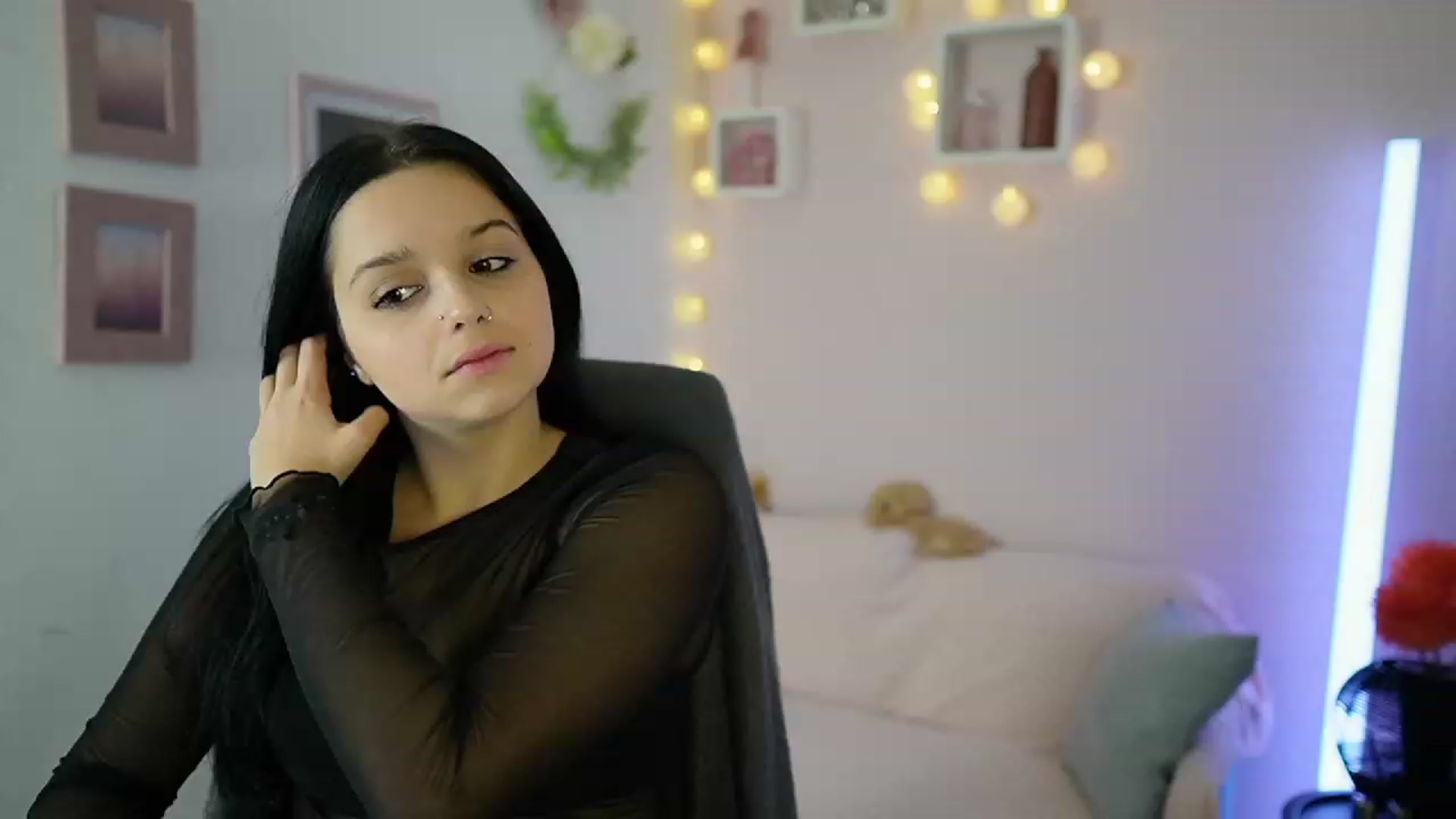 Gallery image thumbnail from Sola_Zola18's myfreecams stream on, 10/31/2023, 22:57 image 1 of 20