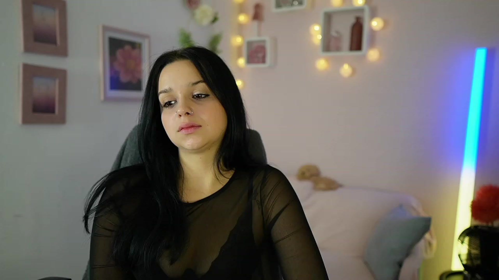 Gallery image thumbnail from Sola_Zola18's myfreecams stream on, 10/31/2023, 22:57 image 19 of 20