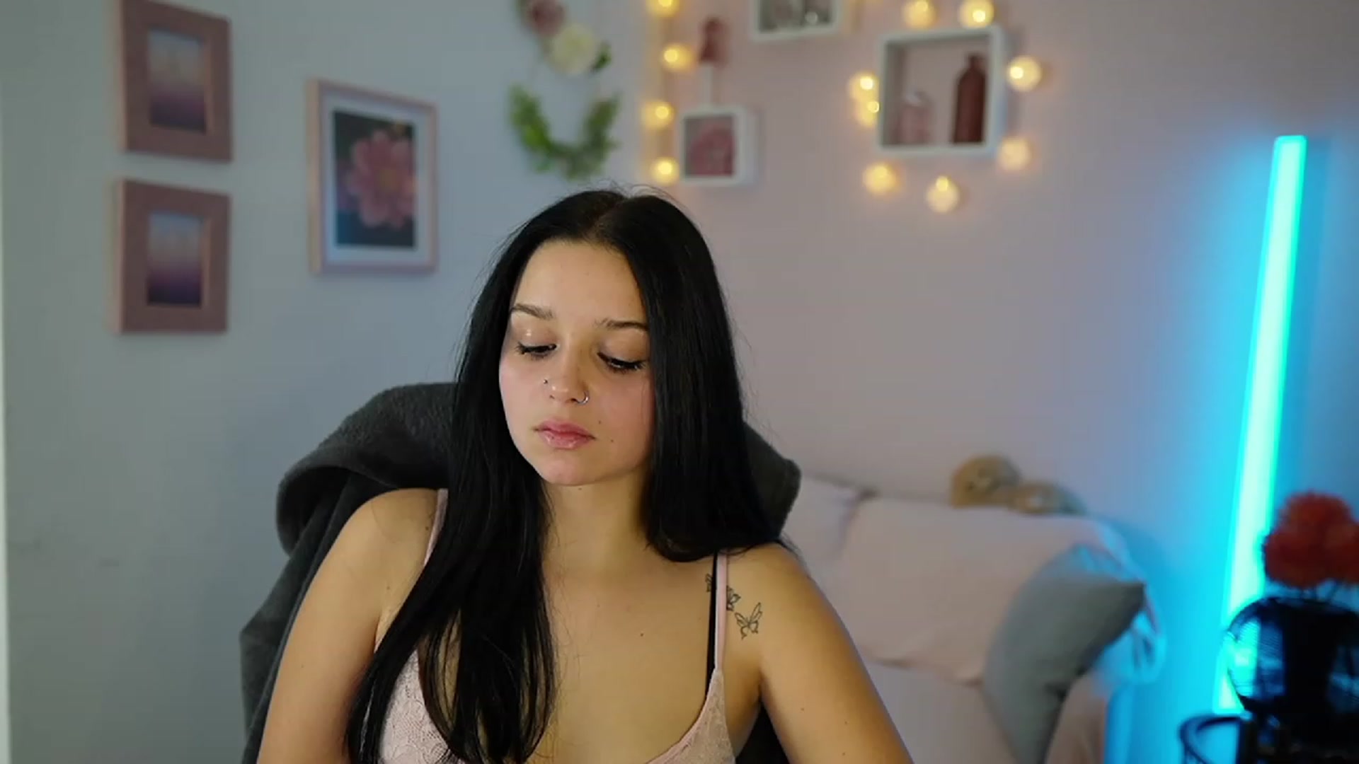 Gallery image thumbnail from Sola_Zola18's myfreecams stream on, 11/02/2023, 20:32 image 8 of 20