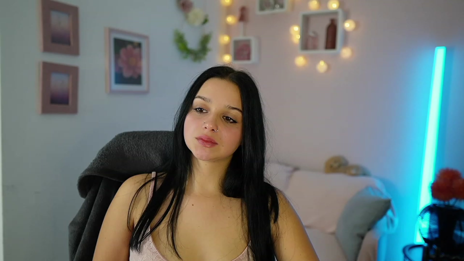 Gallery image thumbnail from Sola_Zola18's myfreecams stream on, 11/02/2023, 20:32 image 19 of 20
