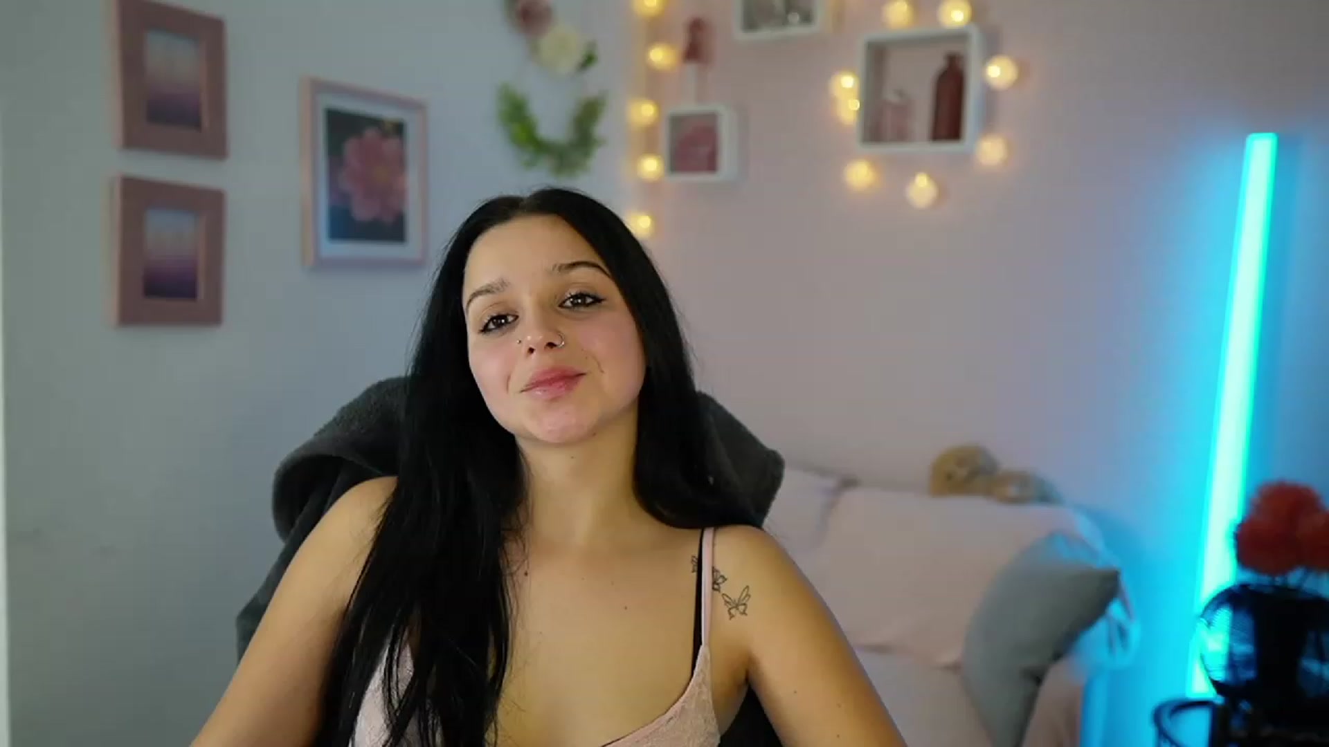 Gallery image thumbnail from Sola_Zola18's myfreecams stream on, 11/02/2023, 20:32 image 6 of 20