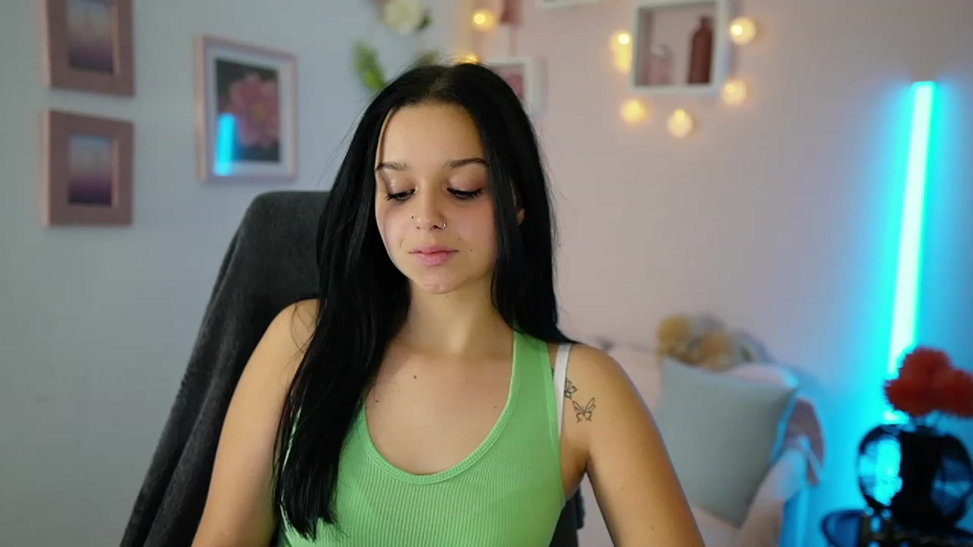 Gallery image thumbnail from Sola_Zola18's myfreecams stream on, 11/03/2023, 21:02 image 17 of 20