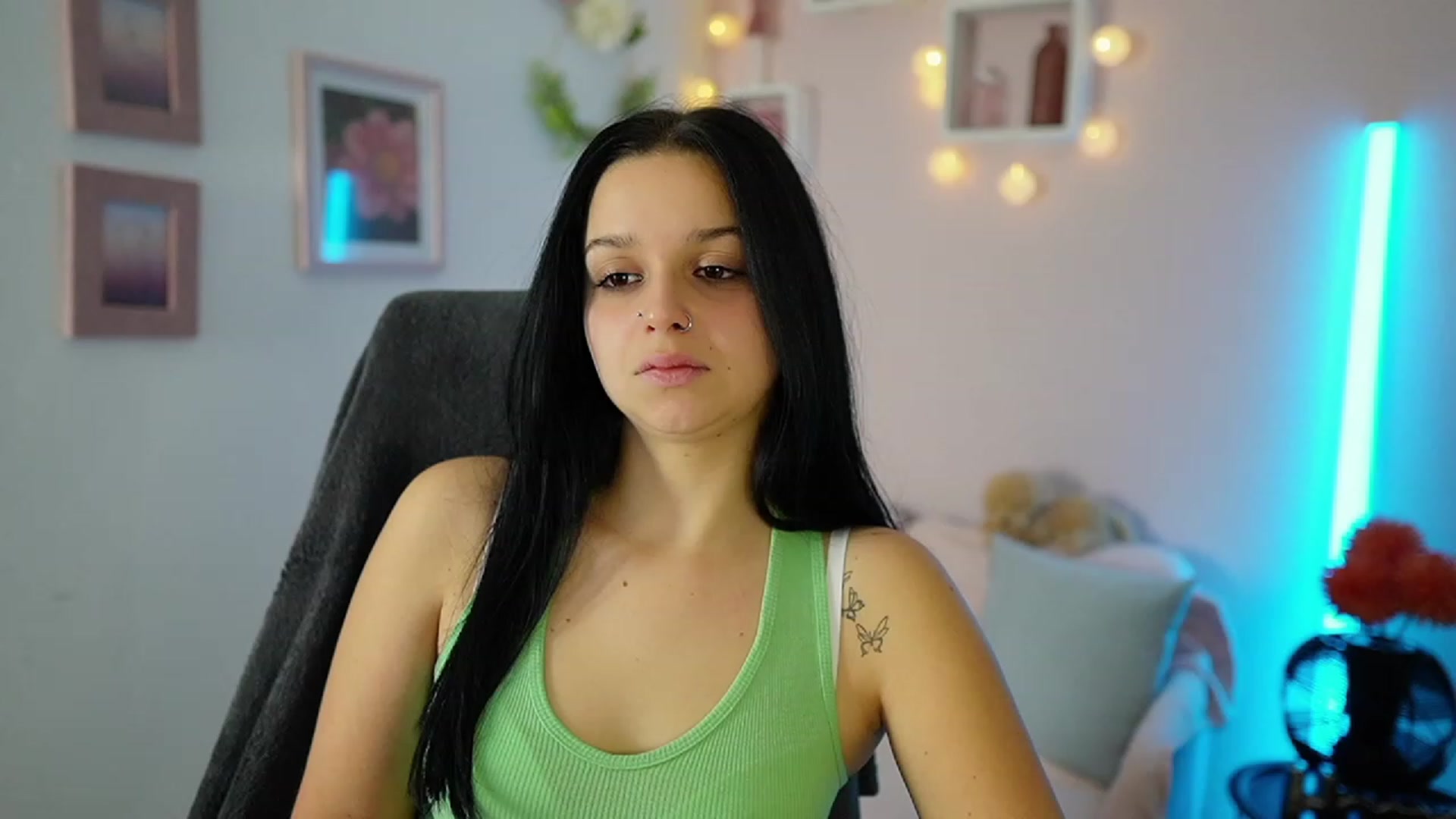 Gallery image thumbnail from Sola_Zola18's myfreecams stream on, 11/03/2023, 21:02 image 13 of 20