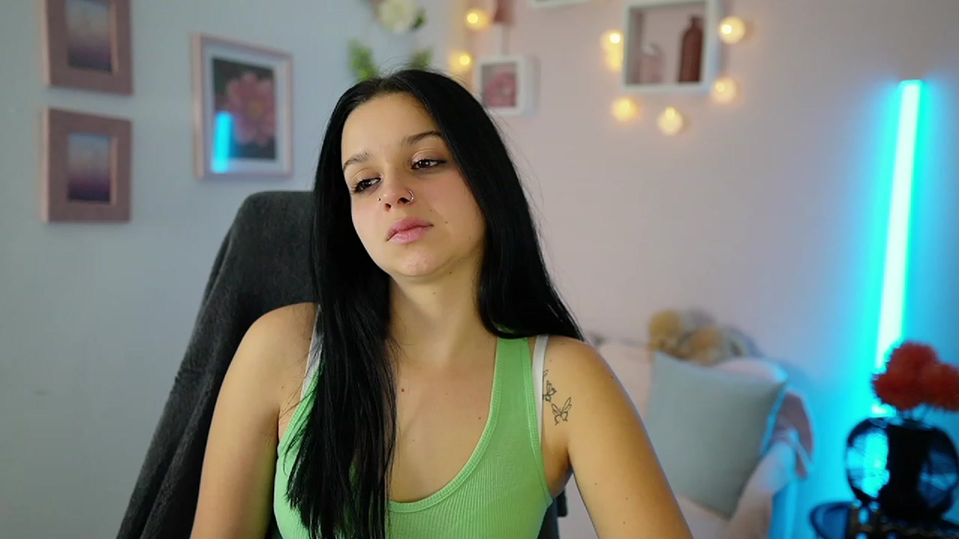 Gallery image thumbnail from Sola_Zola18's myfreecams stream on, 11/03/2023, 21:02 image 11 of 20