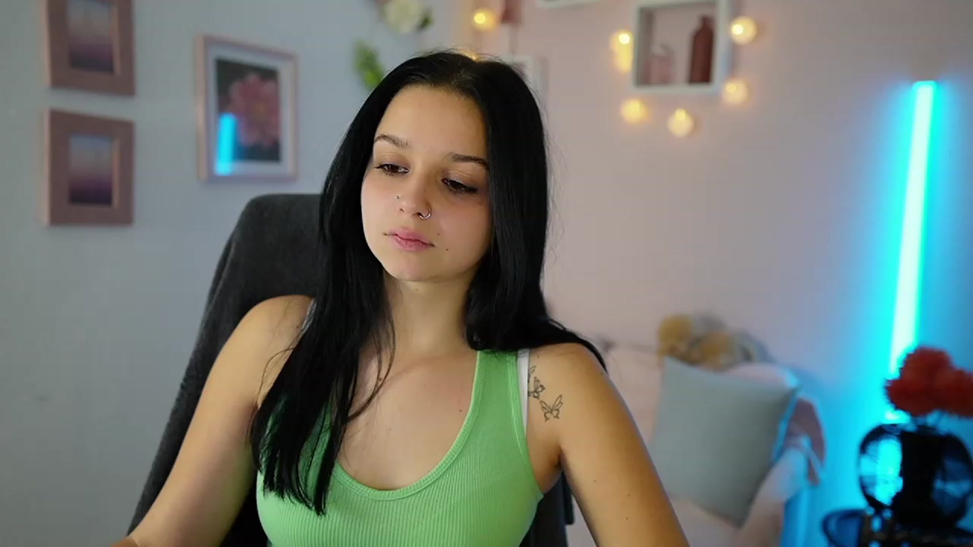Gallery image thumbnail from Sola_Zola18's myfreecams stream on, 11/03/2023, 21:02 image 7 of 20