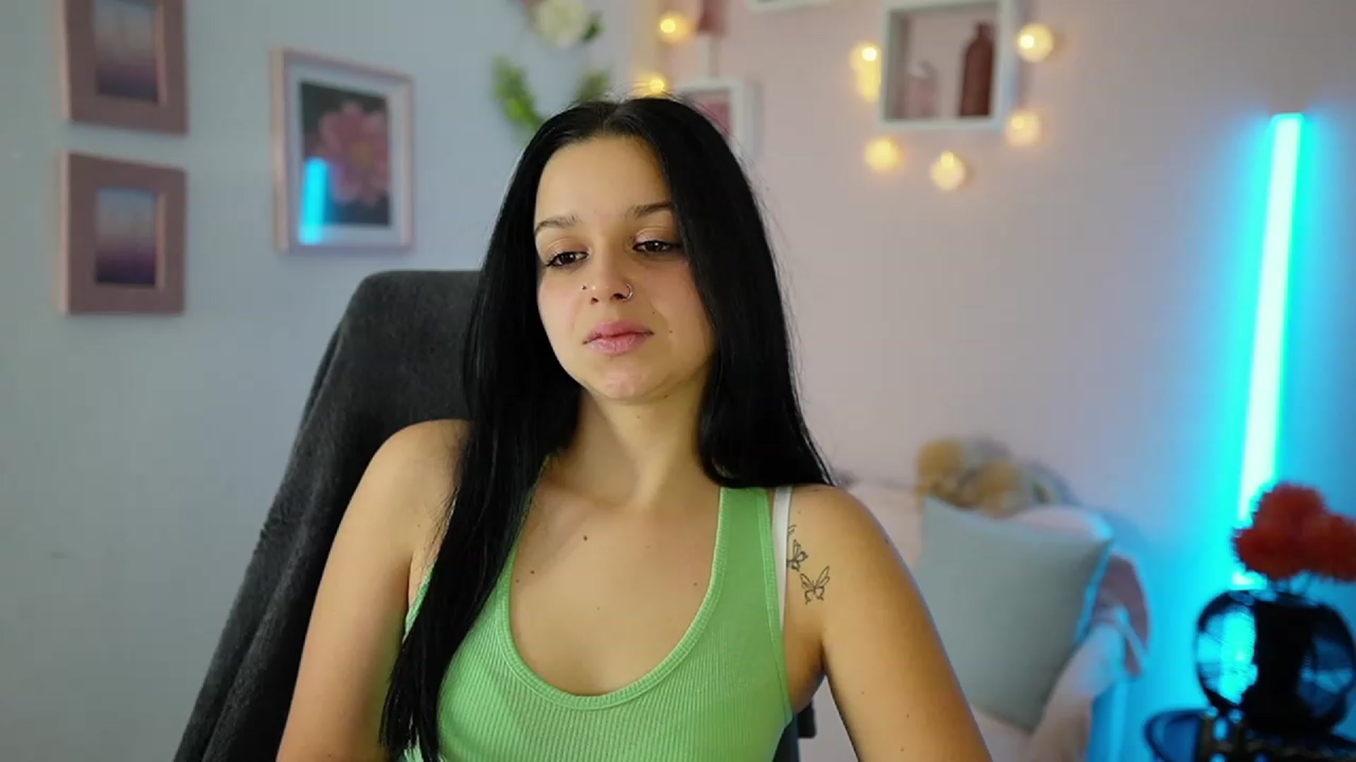 Gallery image thumbnail from Sola_Zola18's myfreecams stream on, 11/03/2023, 21:02 image 12 of 20