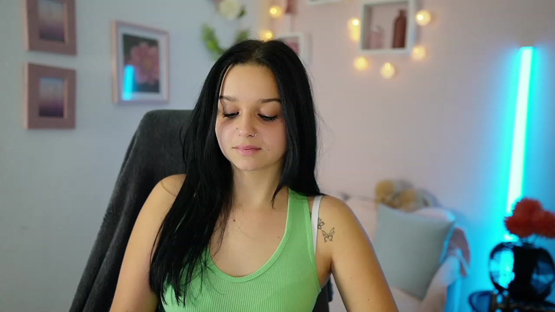 Gallery image thumbnail from Sola_Zola18's myfreecams stream on, 11/03/2023, 21:02 image 19 of 20
