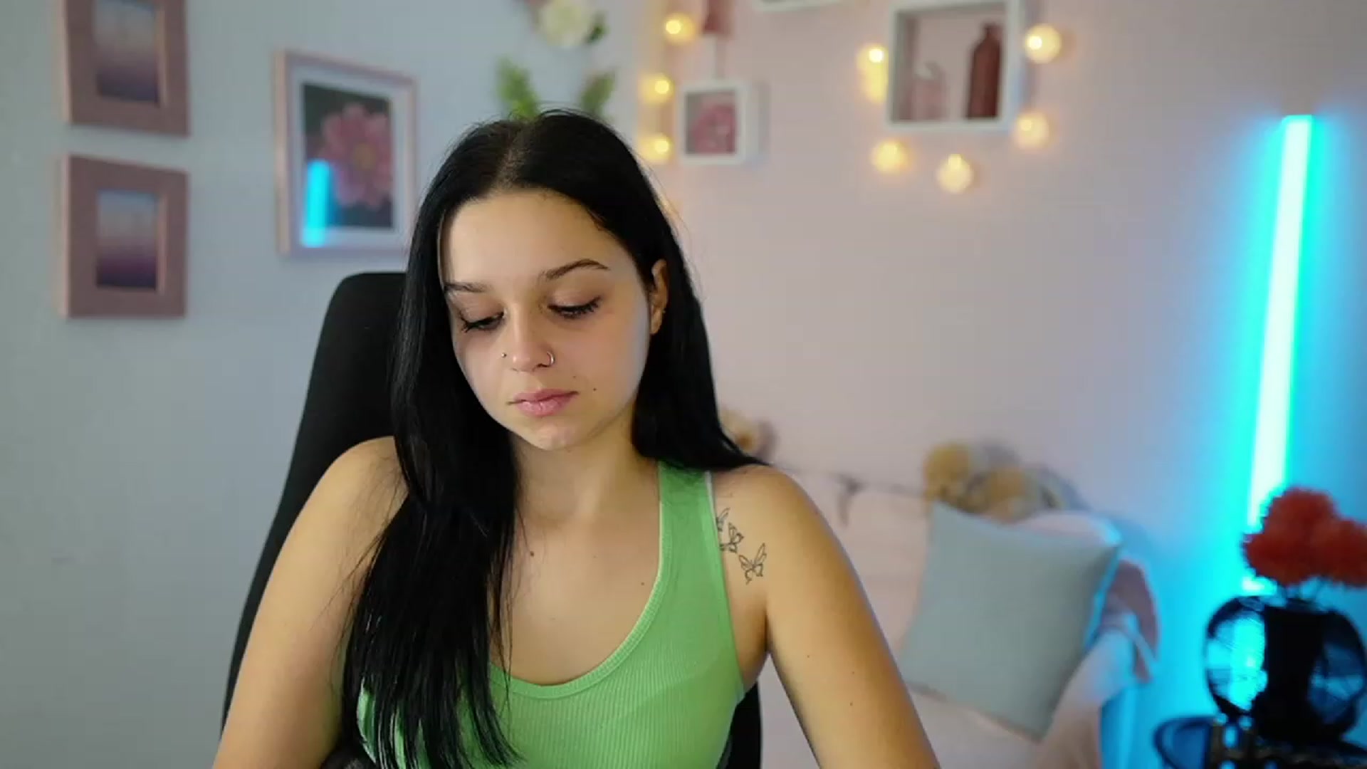 Gallery image thumbnail from Sola_Zola18's myfreecams stream on, 11/03/2023, 22:51 image 6 of 20