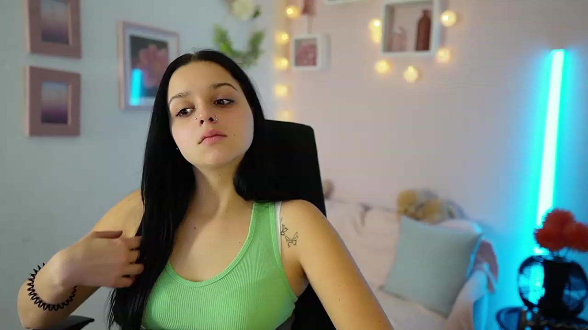 Gallery image thumbnail from Sola_Zola18's myfreecams stream on, 11/03/2023, 22:51 image 19 of 20