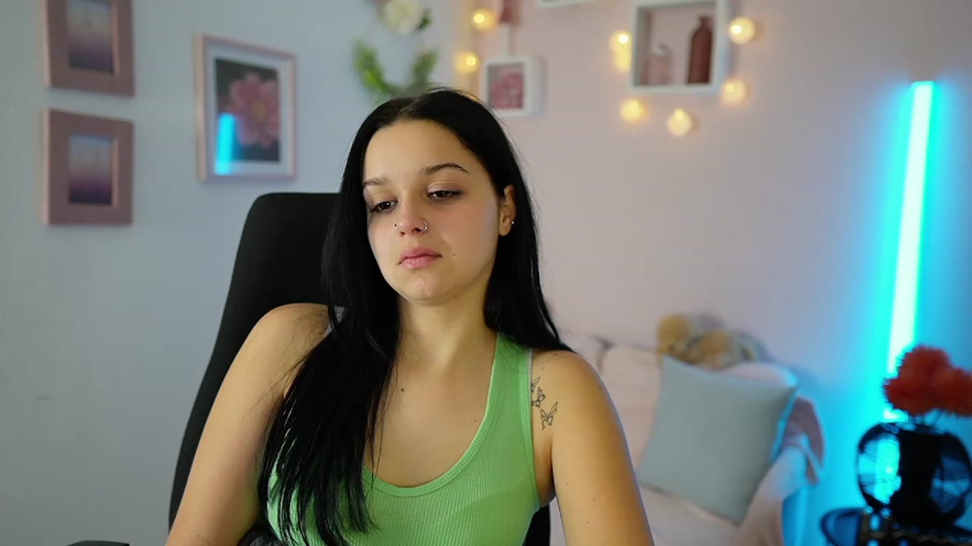 Gallery image thumbnail from Sola_Zola18's myfreecams stream on, 11/03/2023, 22:51 image 5 of 20