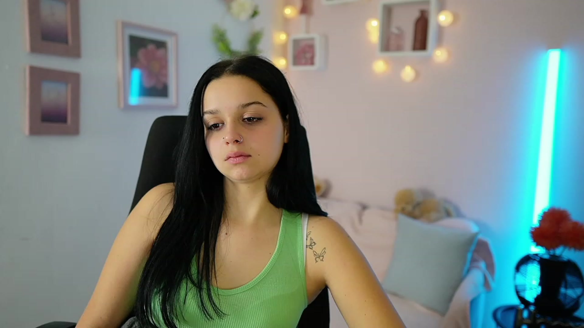 Gallery image thumbnail from Sola_Zola18's myfreecams stream on, 11/03/2023, 22:51 image 17 of 20