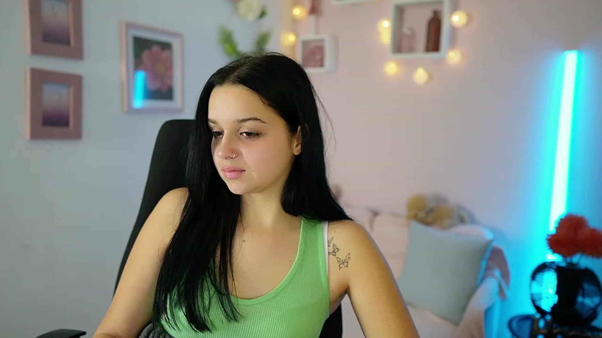 Gallery image thumbnail from Sola_Zola18's myfreecams stream on, 11/03/2023, 22:51 image 10 of 20