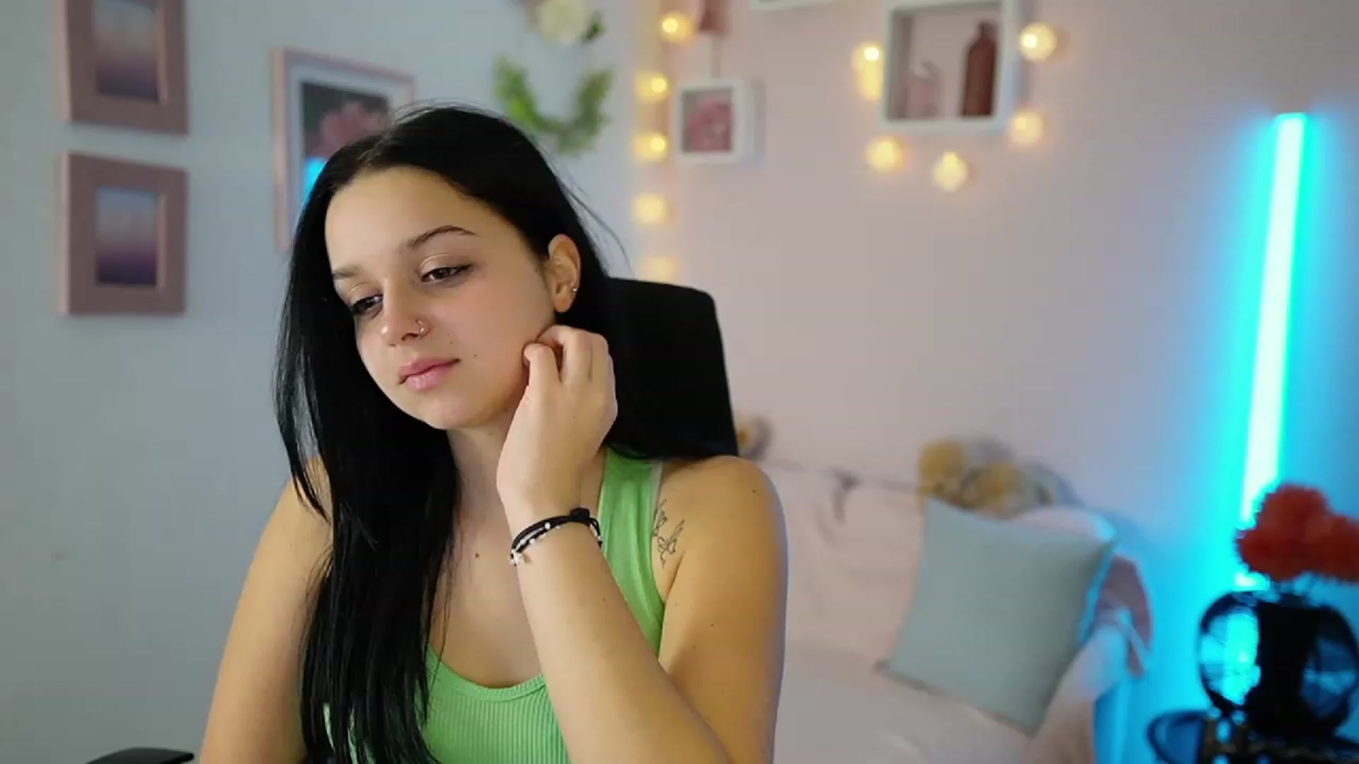 Gallery image thumbnail from Sola_Zola18's myfreecams stream on, 11/03/2023, 22:51 image 3 of 20