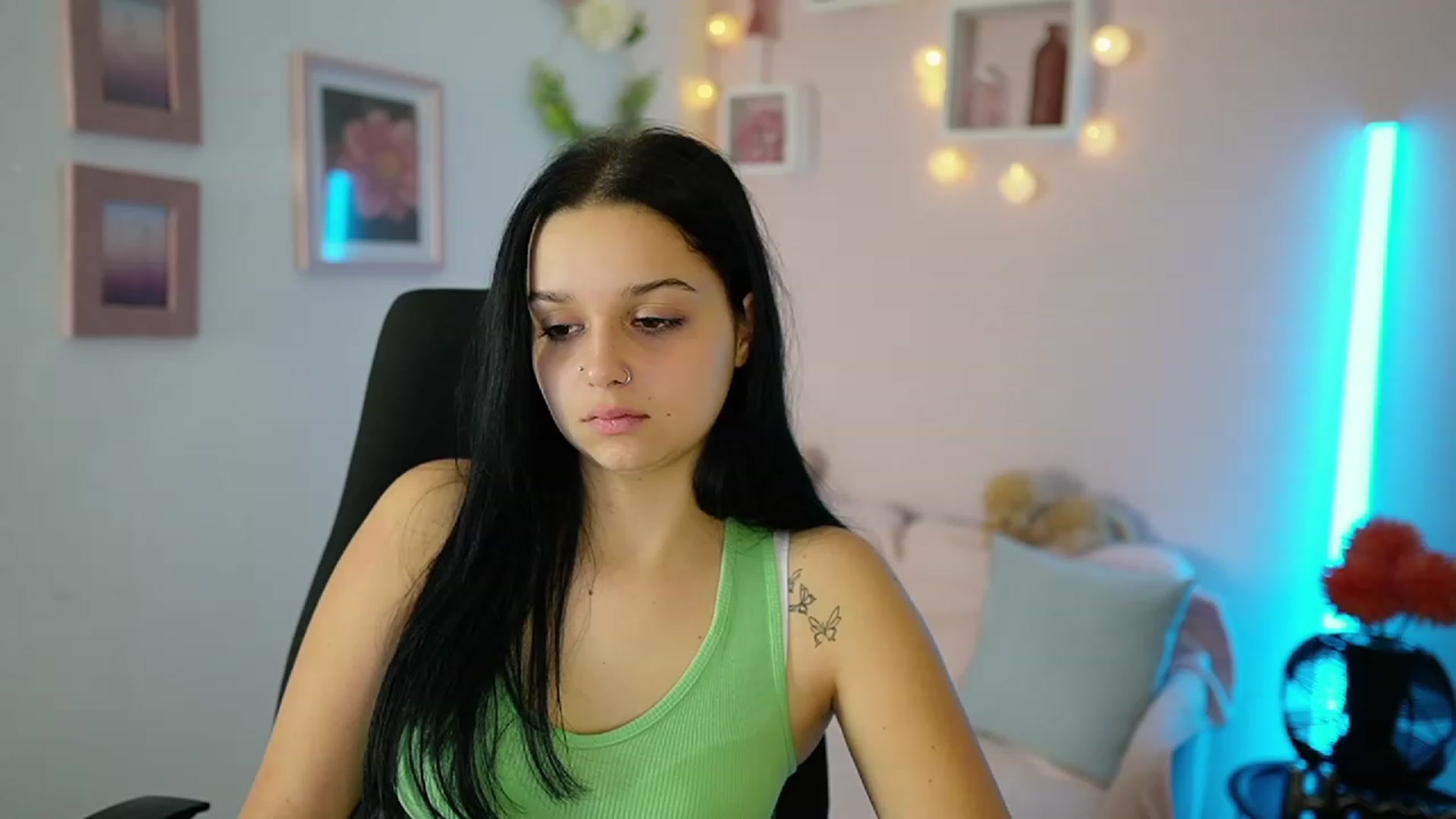 Gallery image thumbnail from Sola_Zola18's myfreecams stream on, 11/03/2023, 22:51 image 11 of 20