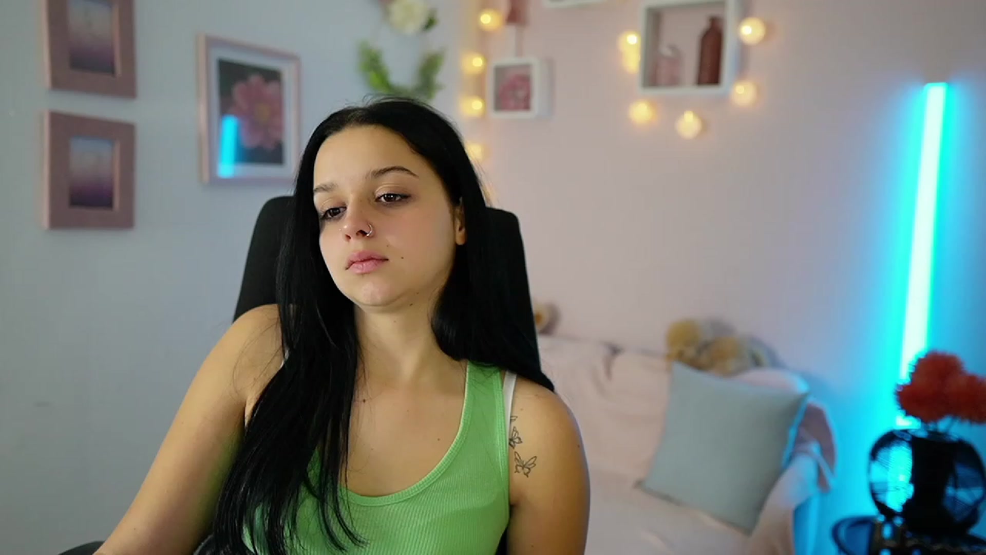 Gallery image thumbnail from Sola_Zola18's myfreecams stream on, 11/03/2023, 22:51 image 18 of 20