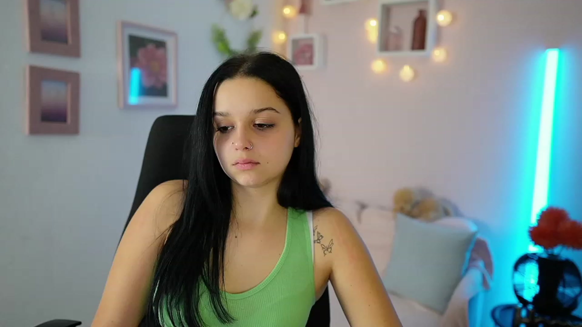 Gallery image thumbnail from Sola_Zola18's myfreecams stream on, 11/03/2023, 22:51 image 12 of 20