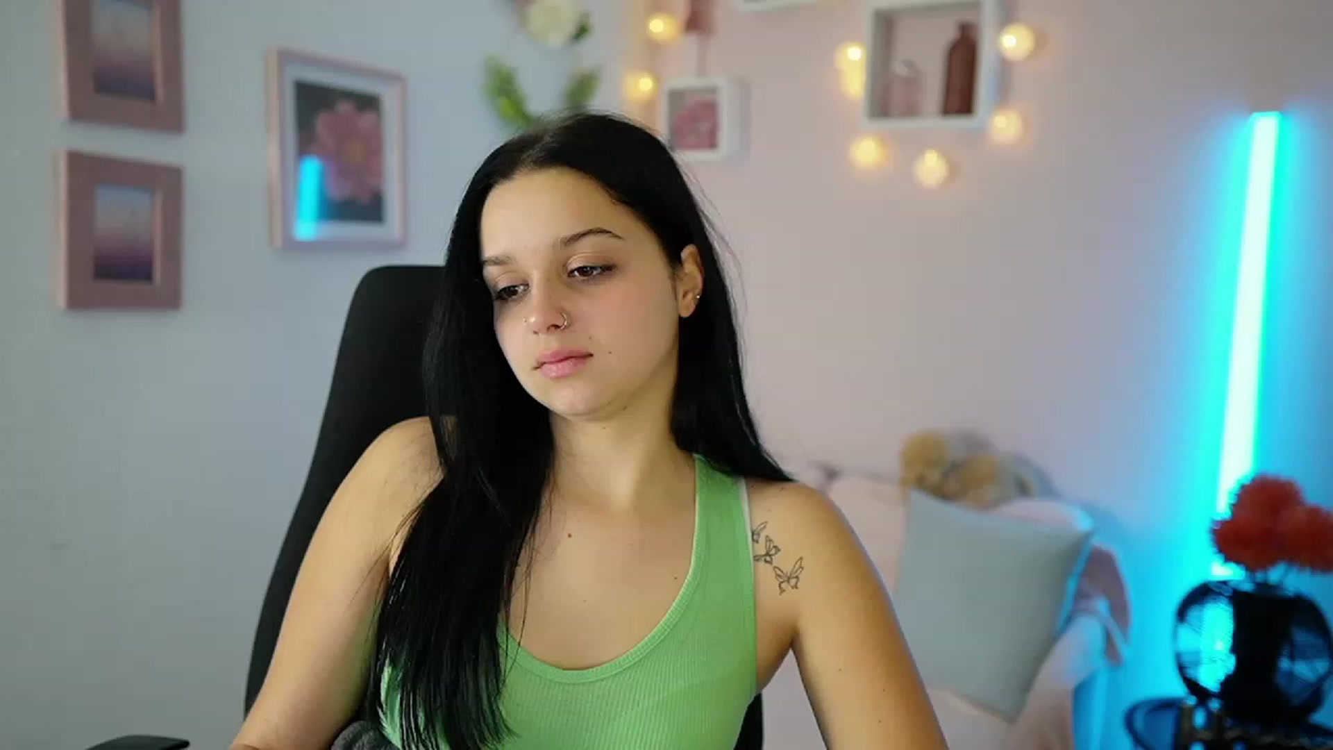 Gallery image thumbnail from Sola_Zola18's myfreecams stream on, 11/03/2023, 22:51 image 4 of 20