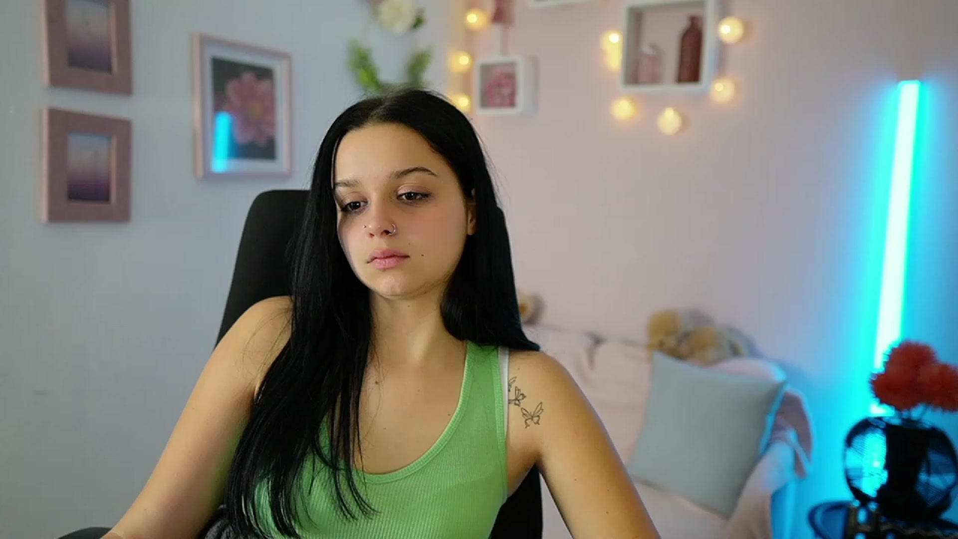 Gallery image thumbnail from Sola_Zola18's myfreecams stream on, 11/03/2023, 22:51 image 16 of 20