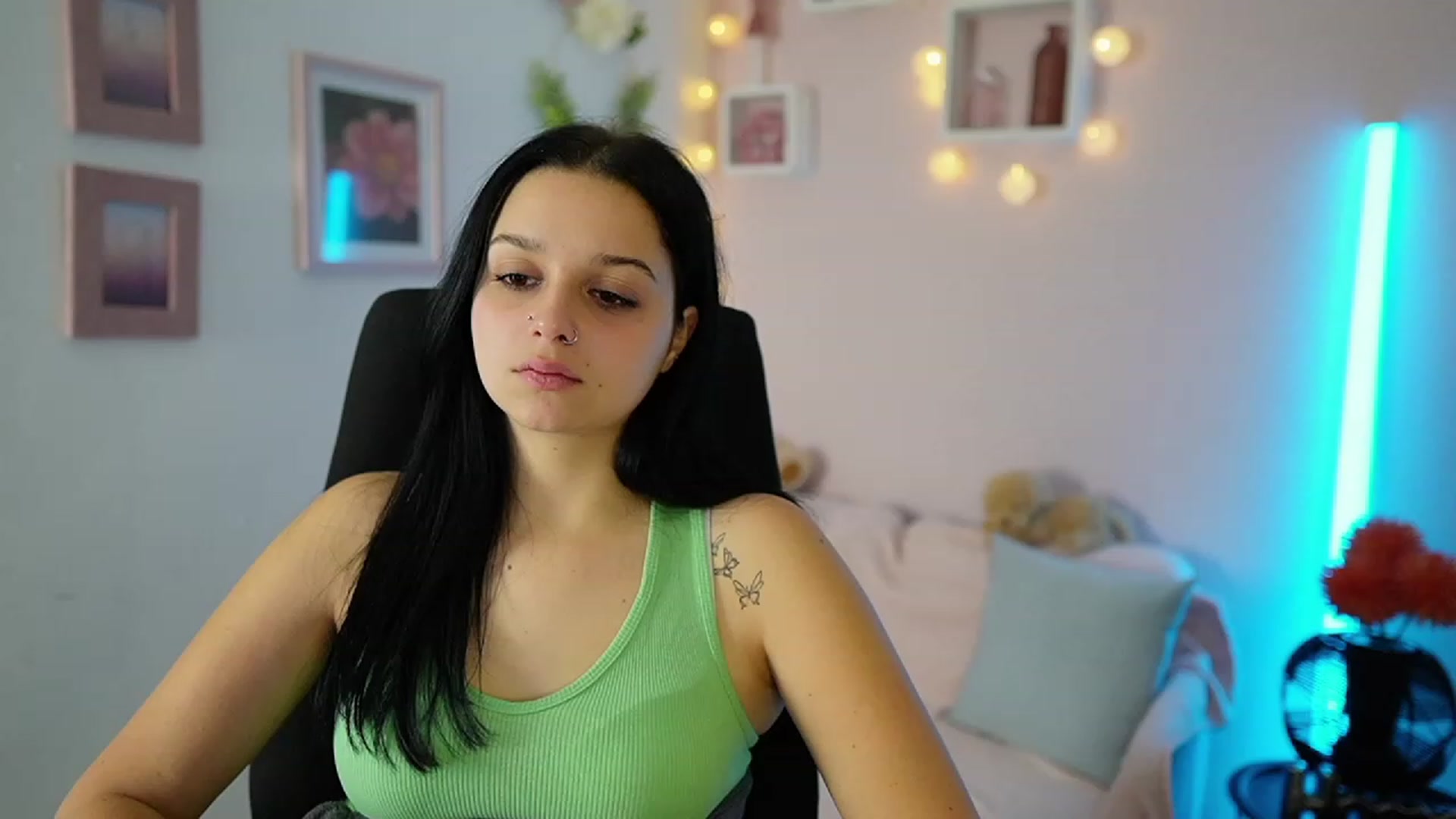 Gallery image thumbnail from Sola_Zola18's myfreecams stream on, 11/03/2023, 22:51 image 8 of 20