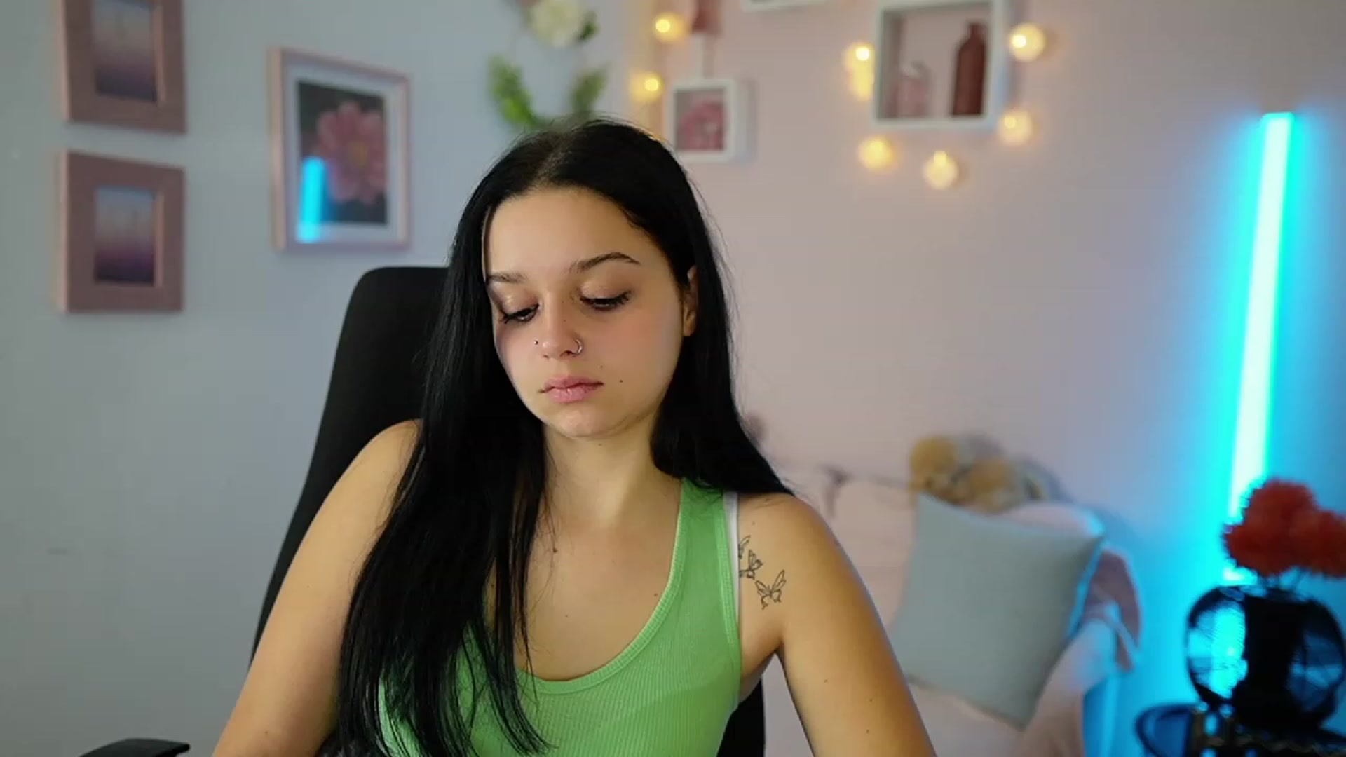Gallery image thumbnail from Sola_Zola18's myfreecams stream on, 11/03/2023, 22:51 image 9 of 20