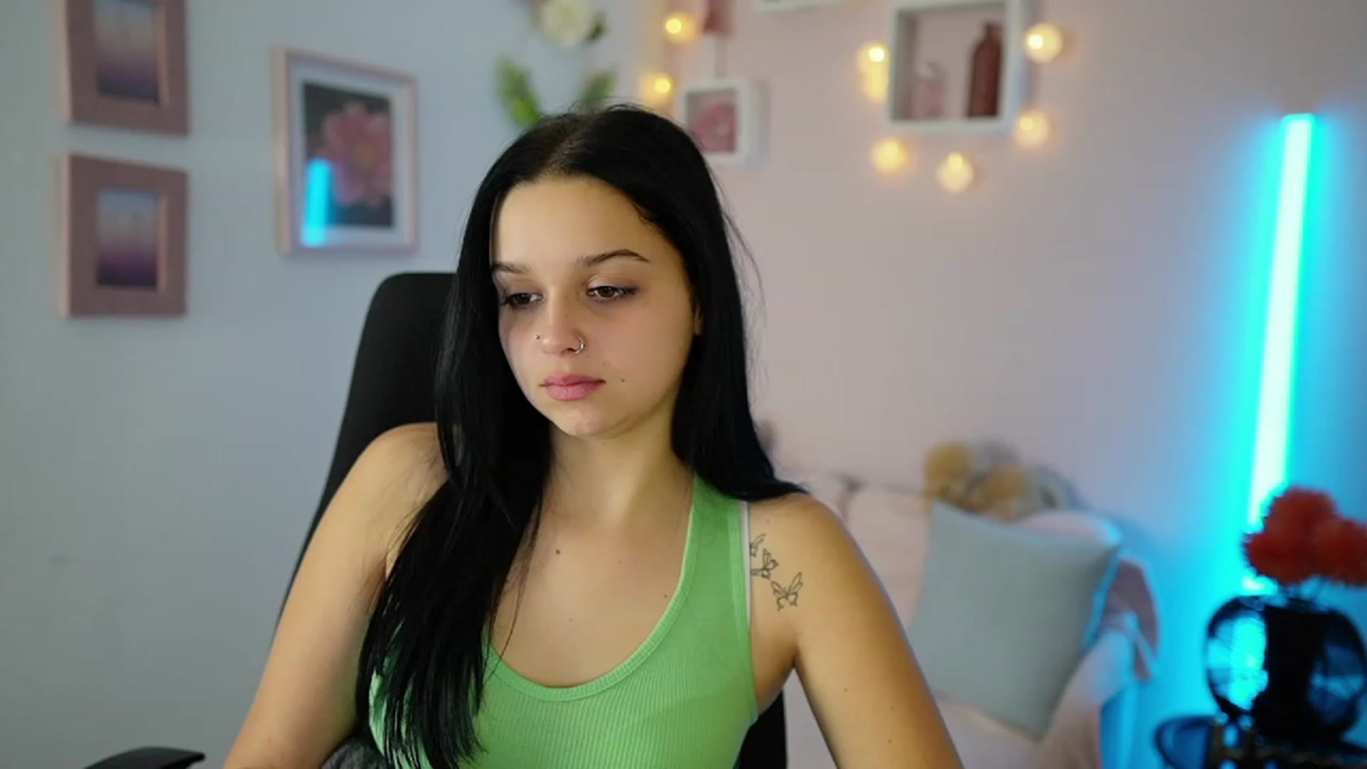 Gallery image thumbnail from Sola_Zola18's myfreecams stream on, 11/03/2023, 22:51 image 2 of 20