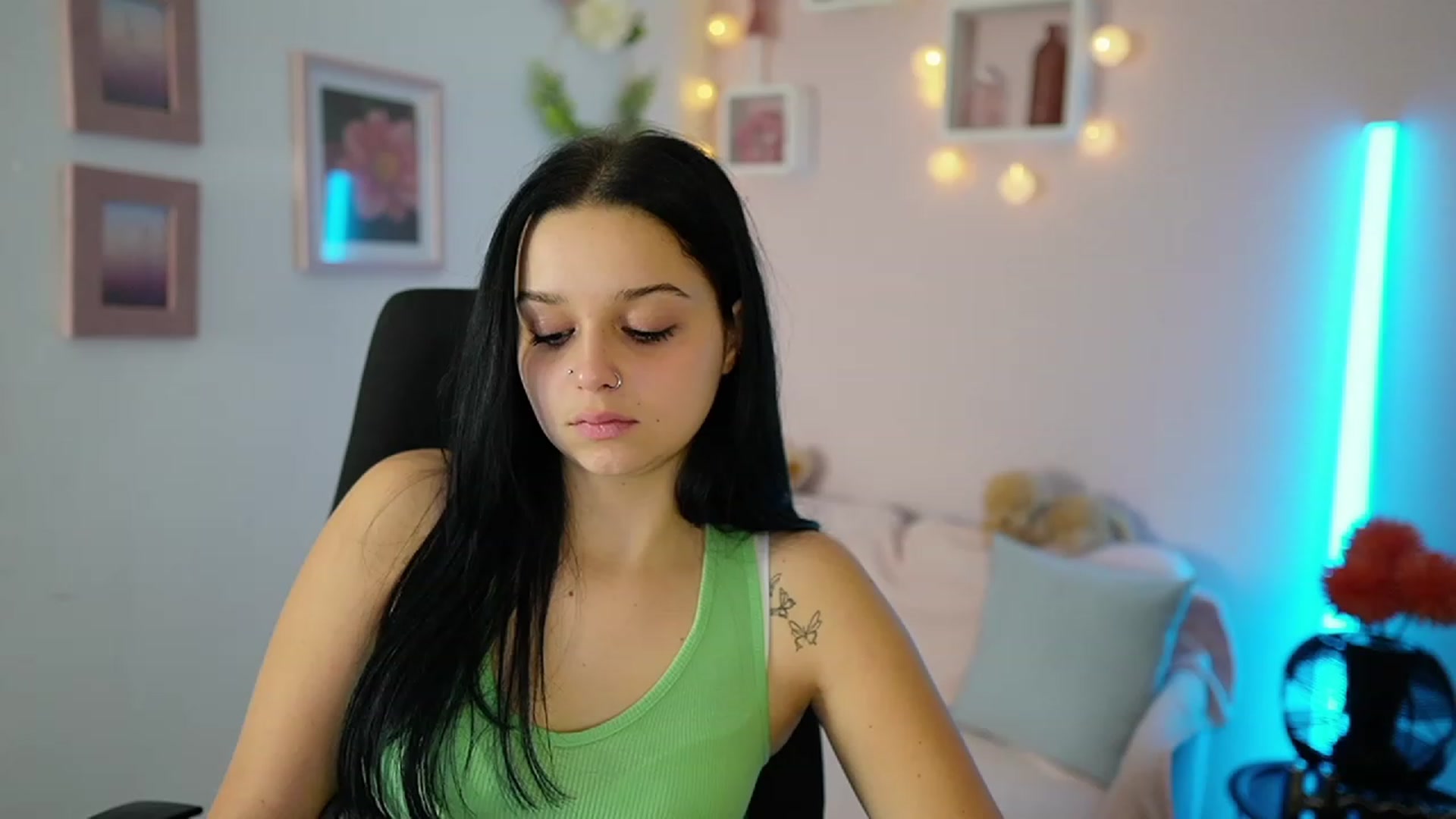 Gallery image thumbnail from Sola_Zola18's myfreecams stream on, 11/03/2023, 22:51 image 15 of 20