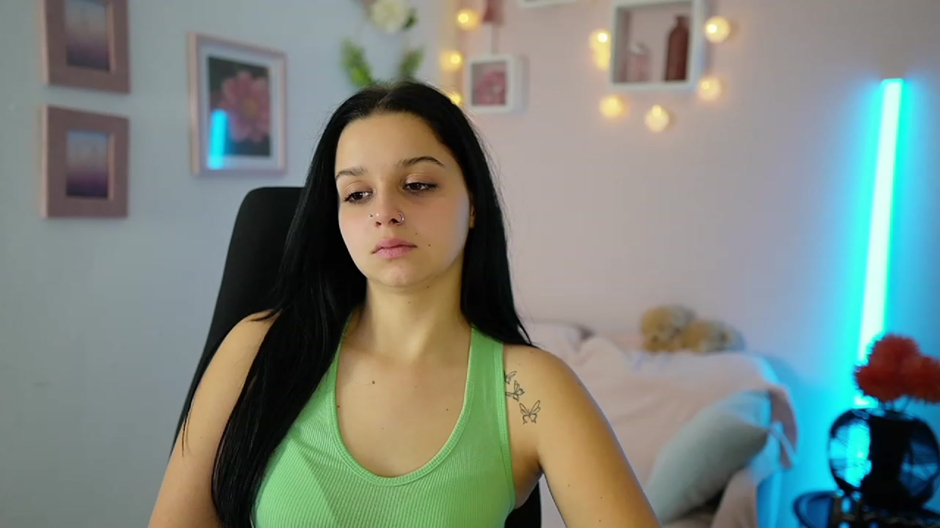 Gallery image thumbnail from Sola_Zola18's myfreecams stream on, 11/03/2023, 23:29 image 18 of 20