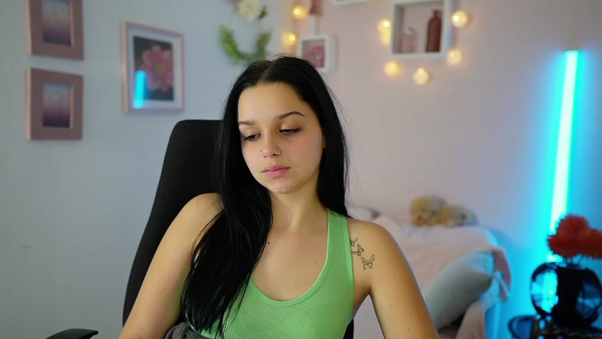 Gallery image thumbnail from Sola_Zola18's myfreecams stream on, 11/03/2023, 23:29 image 3 of 20